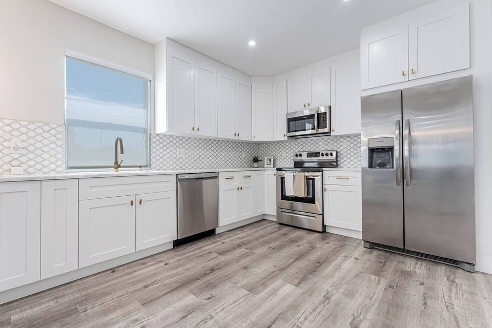 Cook or host a private chef in this spacious bright kitchen with stainless steele appliances and quartz countertops.