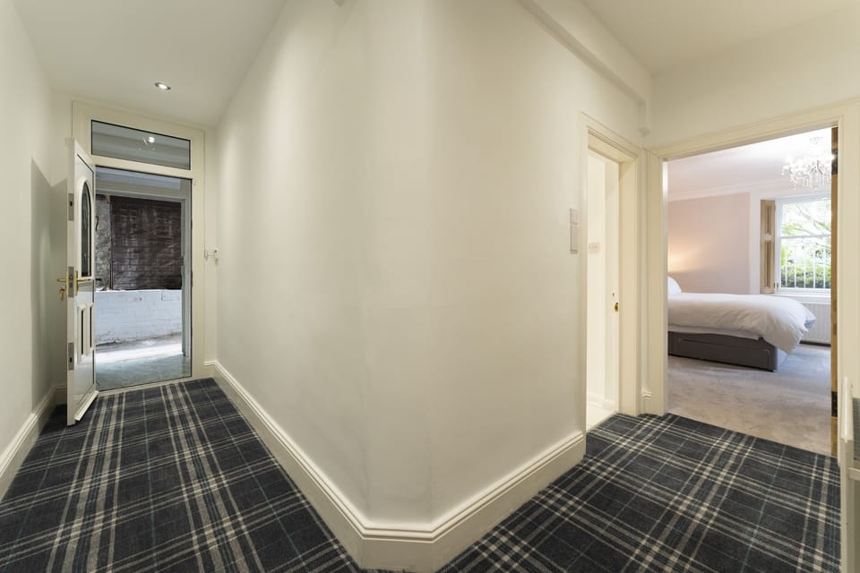 entrance hallway with views to entrance door and master bedroom