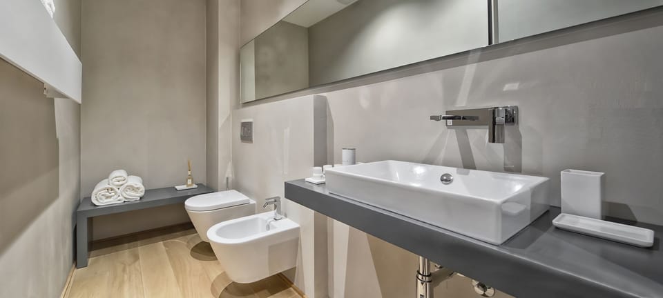 Design Double Room | Bathroom | Shower, rainfall showerhead, free toiletries, hair dryer