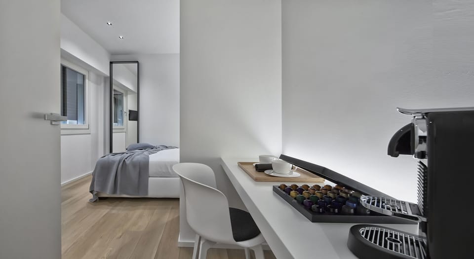 Design Double Room | Desk, laptop workspace, WiFi (free), bed sheets