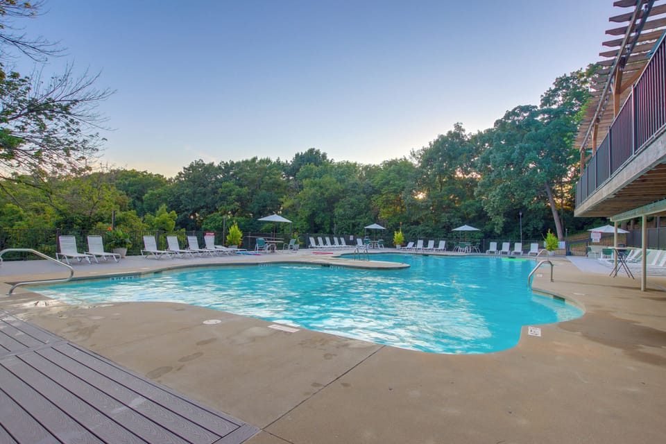 Community Amenities | Outdoor Pool (Seasonal)