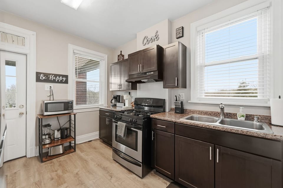 Kitchen w/ Keurig & Coffee Machine
