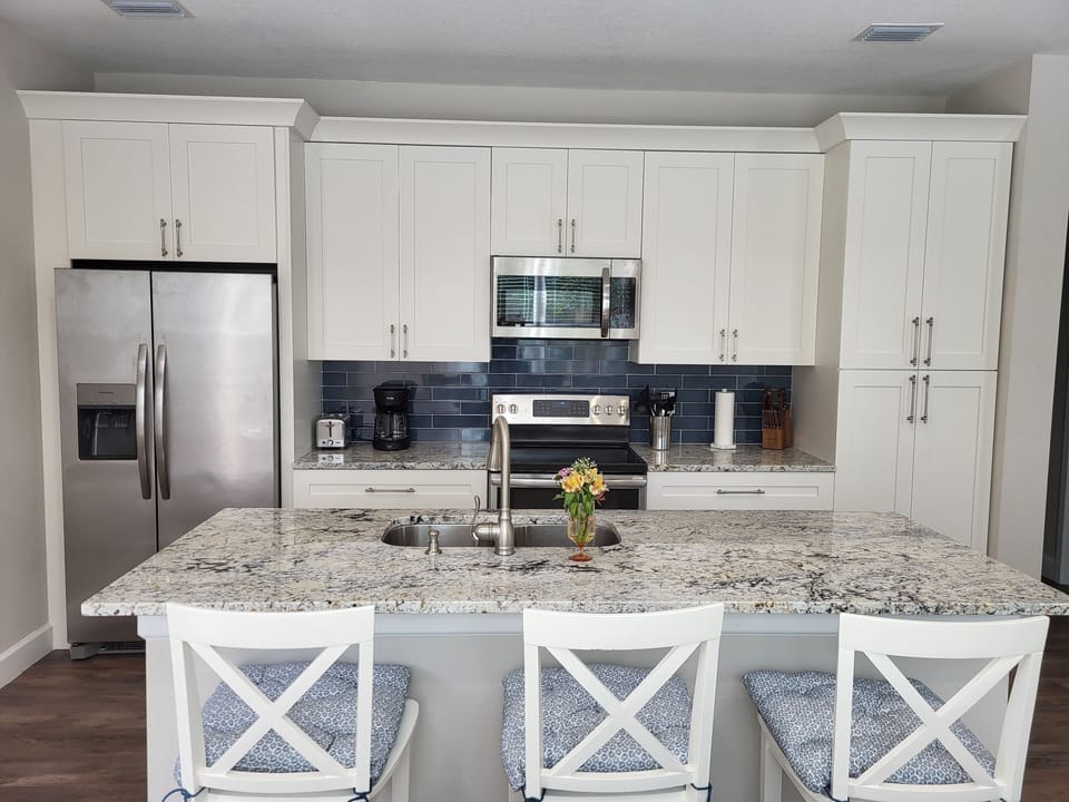 Breakfast Bar/Island