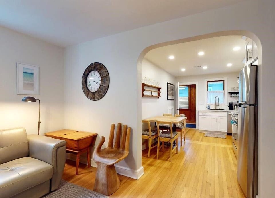Greatroom Open to New Eatin Kitchen