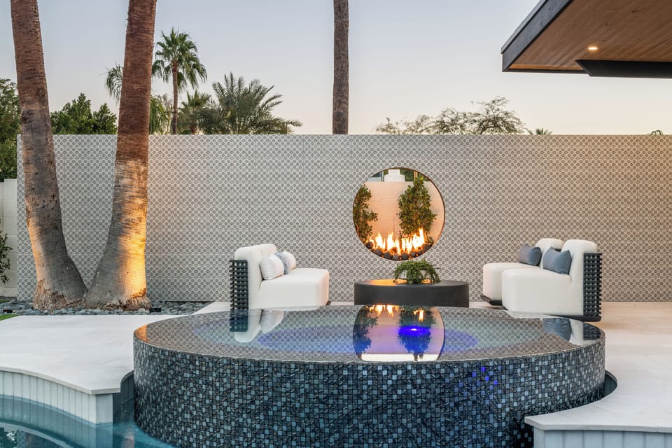 Spa & Fireplace