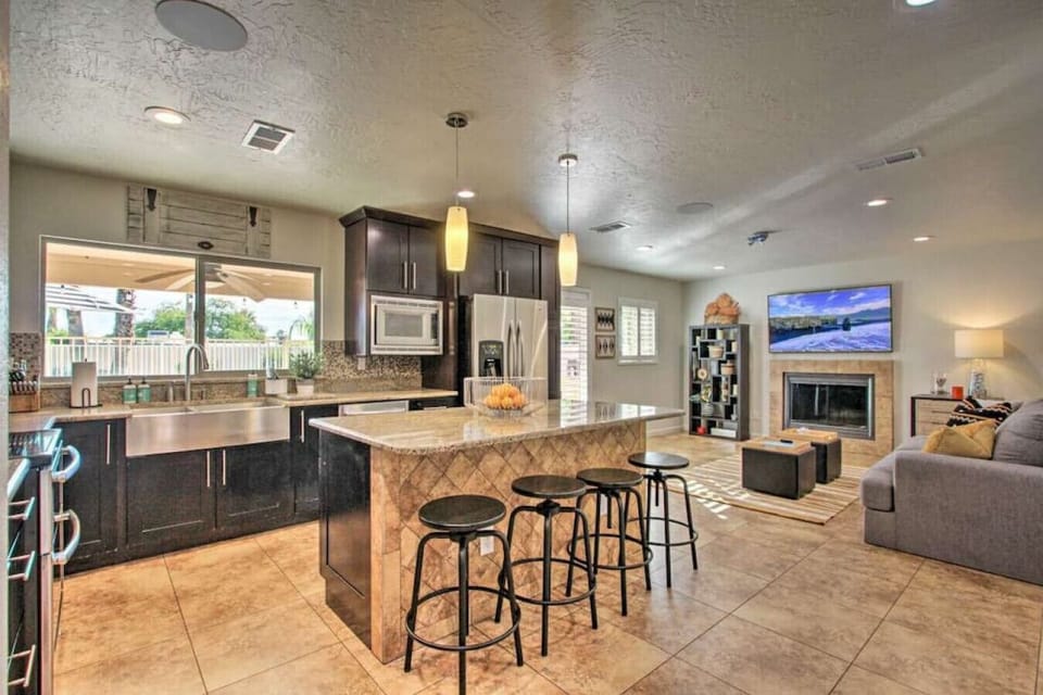 Fully equipped kitchen