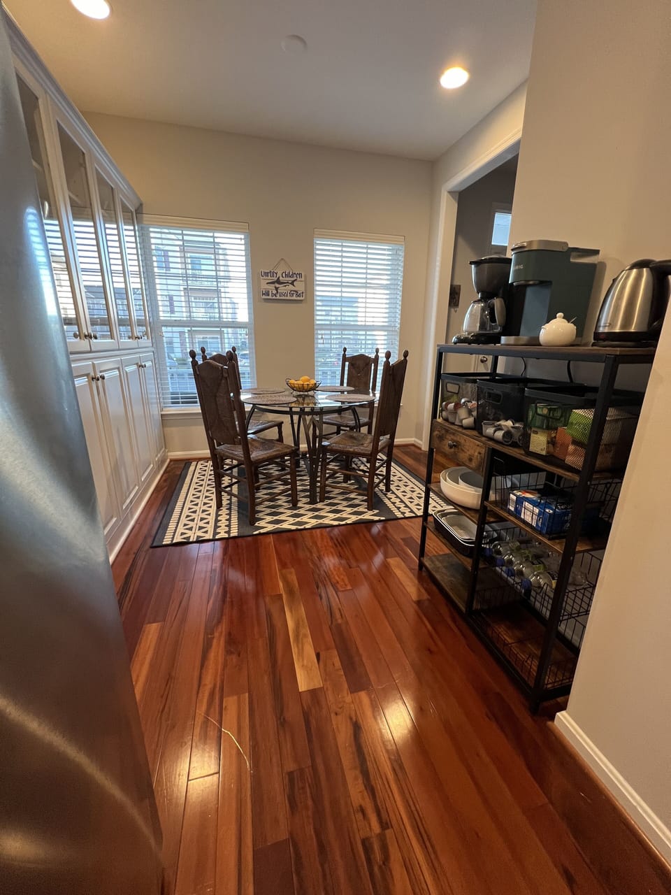 Eat in kitchen area and coffee nook