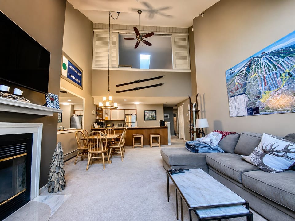 Family Room facing Loft