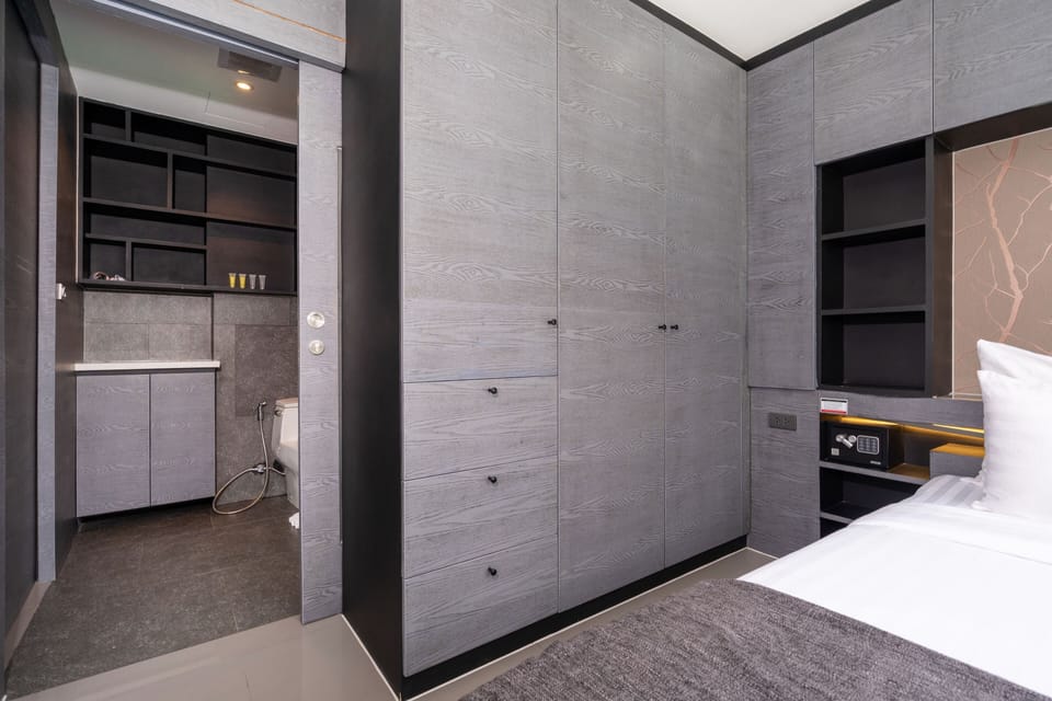 Deluxe Condo | Wardrobe