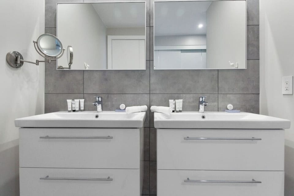 Master Ensuite | Wash away your worries in the luxurious master ensuite bathroom.