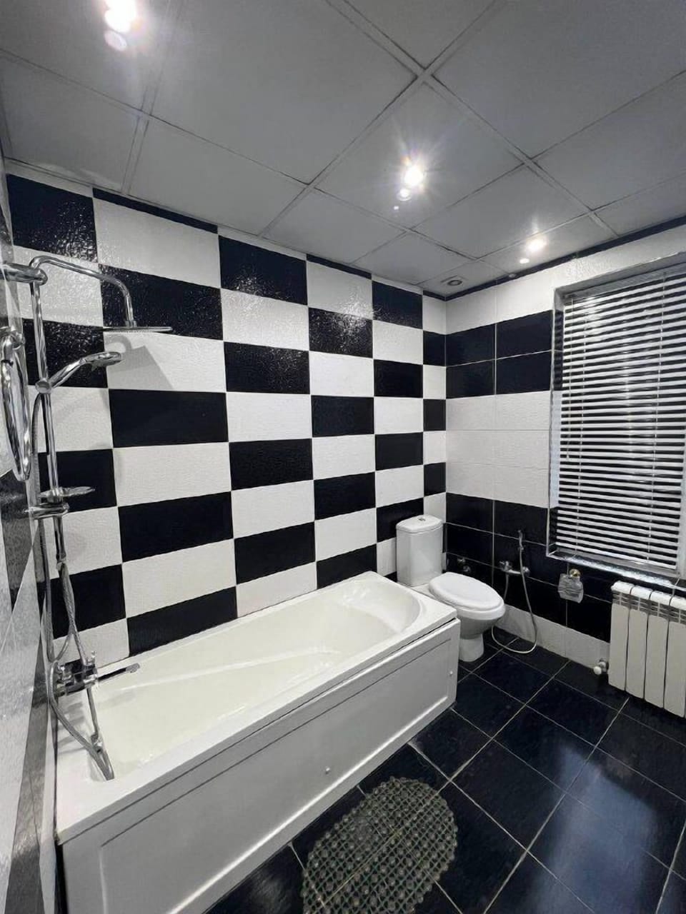 Deluxe Triple Room | Bathroom | Free toiletries, hair dryer, bathrobes, slippers