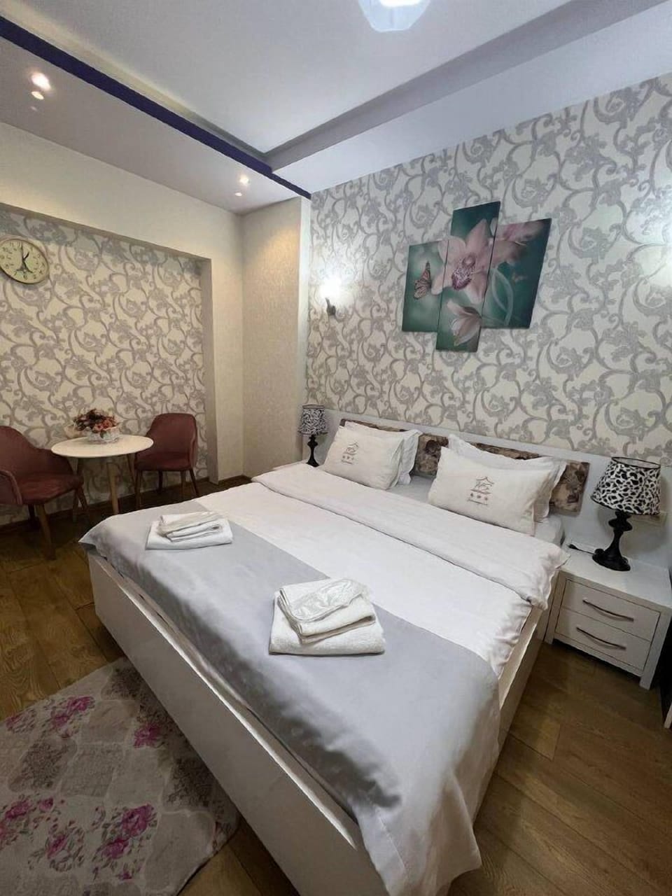 Family Room | In-room safe, soundproofing, free WiFi, bed sheets