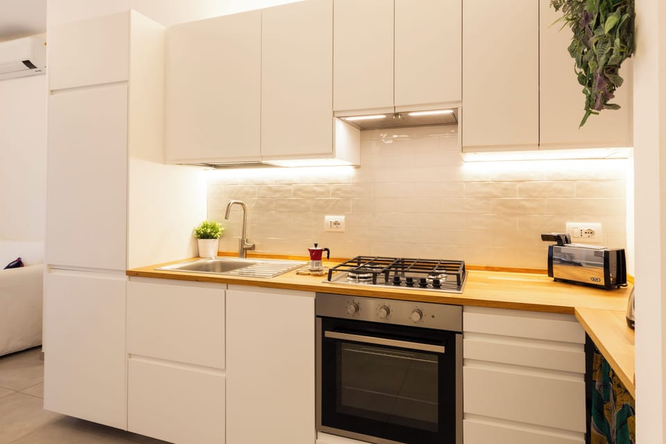 Panoramic Condo | Private kitchen | Full-size fridge, oven, stovetop, dishwasher