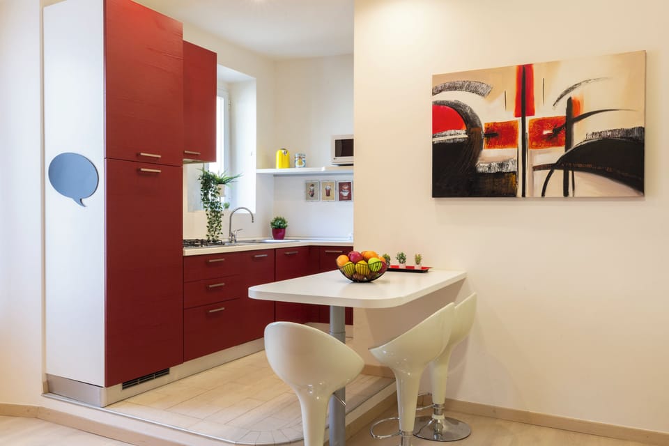 City Apartment, 1 Queen Bed | Private kitchen | Full-size fridge, stovetop, dishwasher, electric kettle