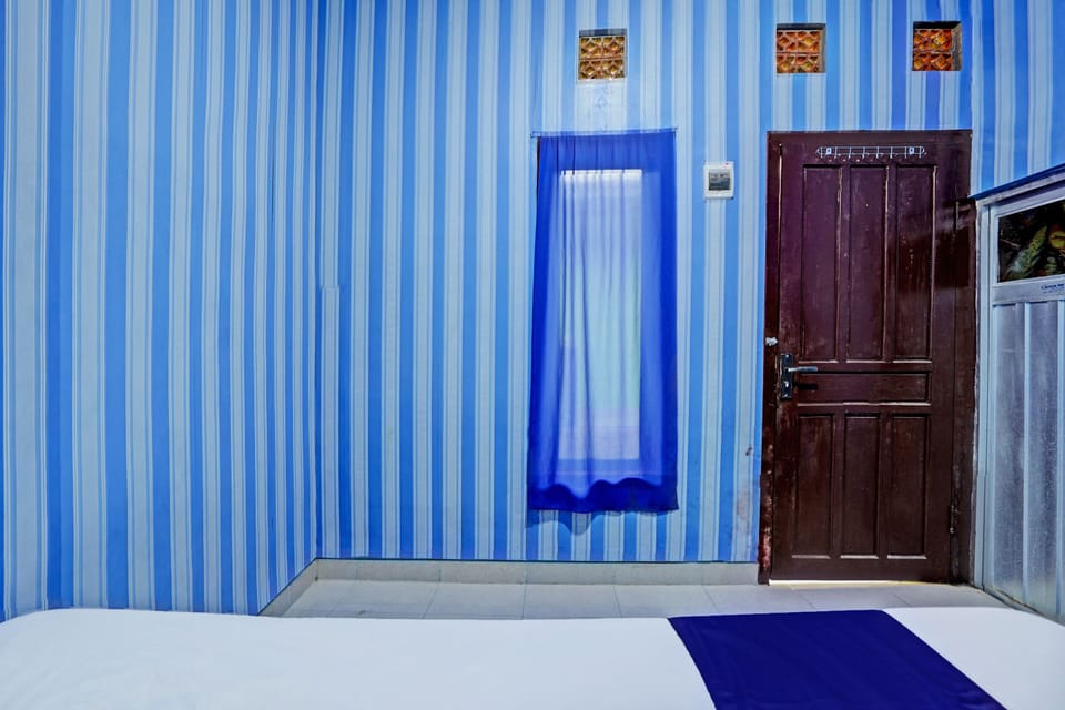 Basic Single Room | Laptop workspace, free WiFi, bed sheets