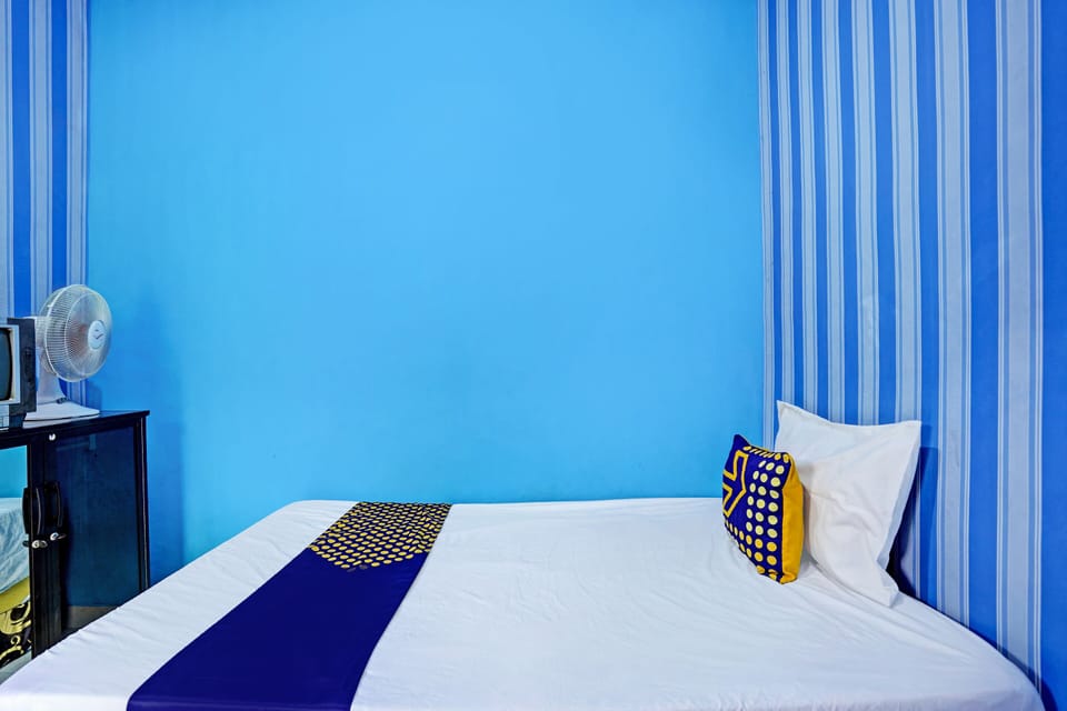 Basic Single Room | Laptop workspace, free WiFi, bed sheets