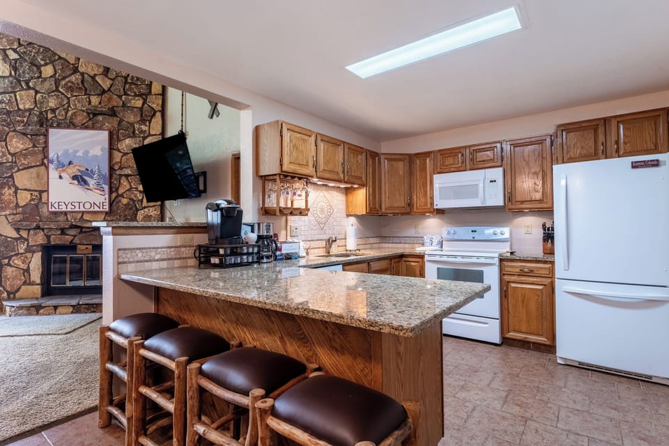 Breakfast bar with seating for four.
