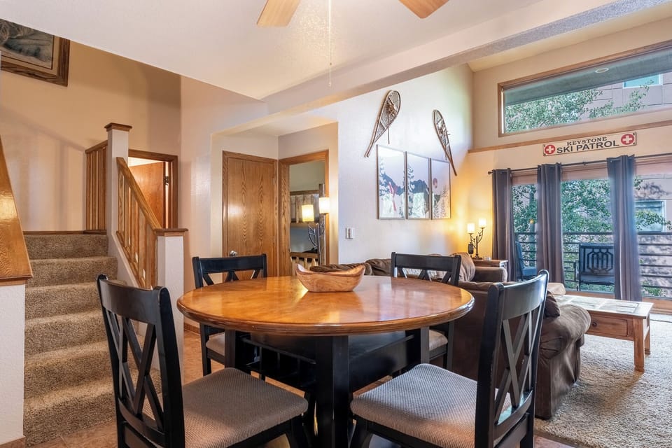 Dining table with seating for four.