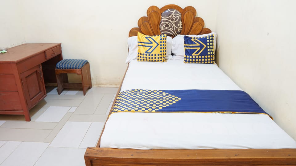 Basic Double Room | Free WiFi, bed sheets