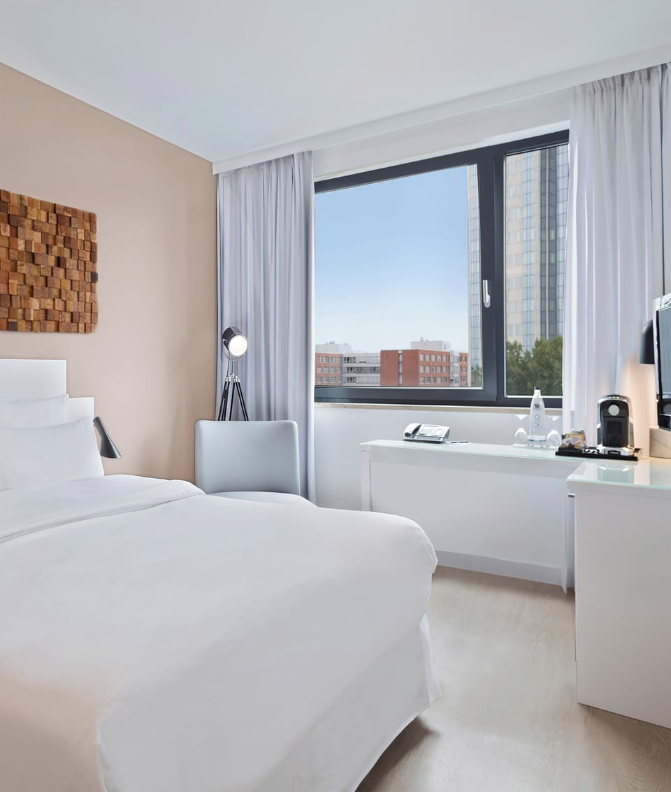 Premium Room | Hypo-allergenic bedding, blackout drapes, iron/ironing board, bed sheets