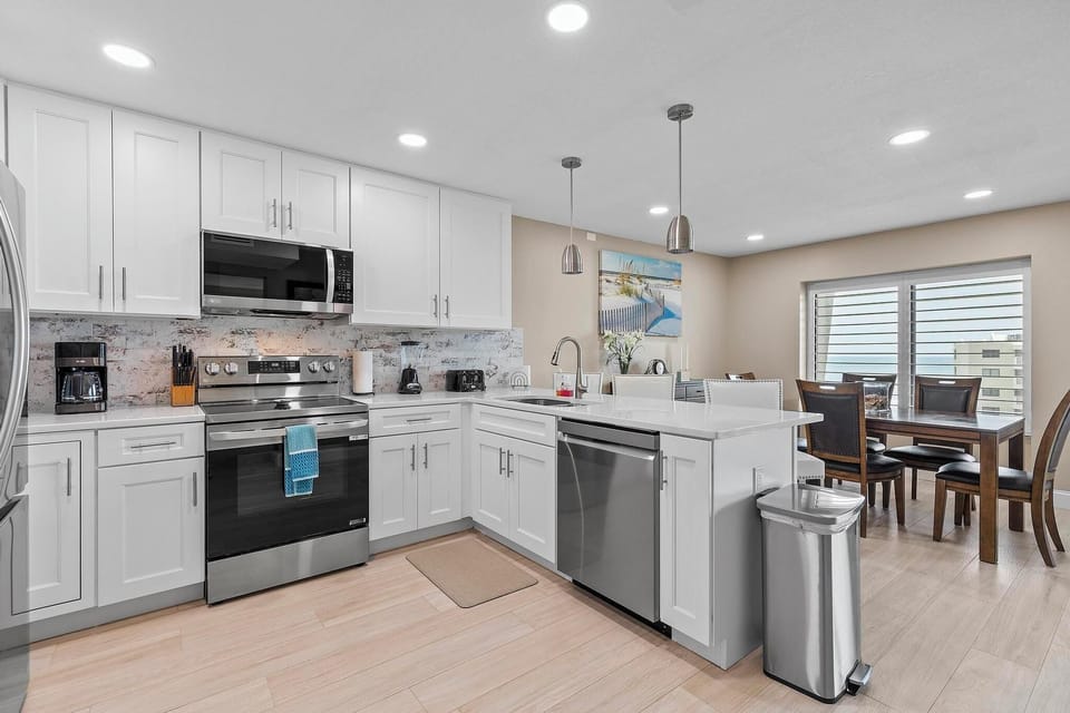 Light and Bright Kitchen
