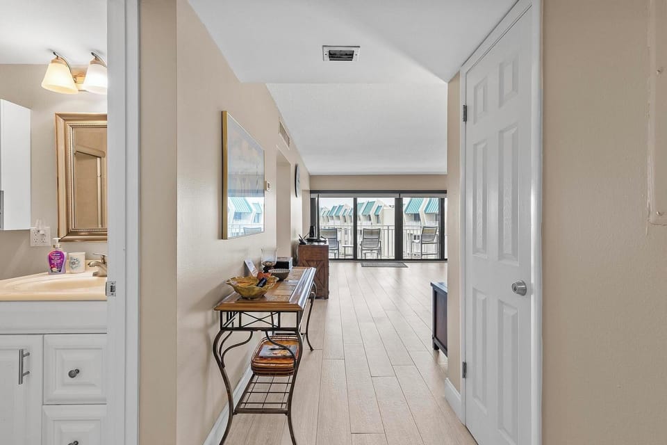 Step Inside to Gorgeous Views