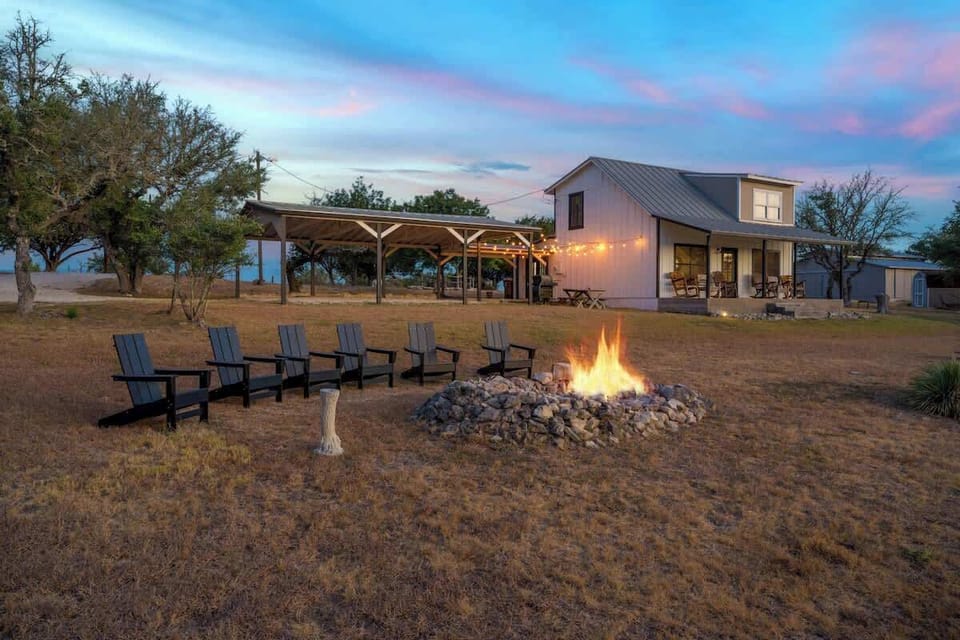 Enjoy the evening around the firepit.