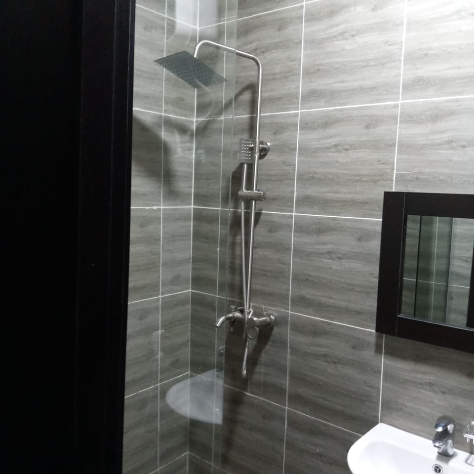 Royal Double Room Single Use | Bathroom shower
