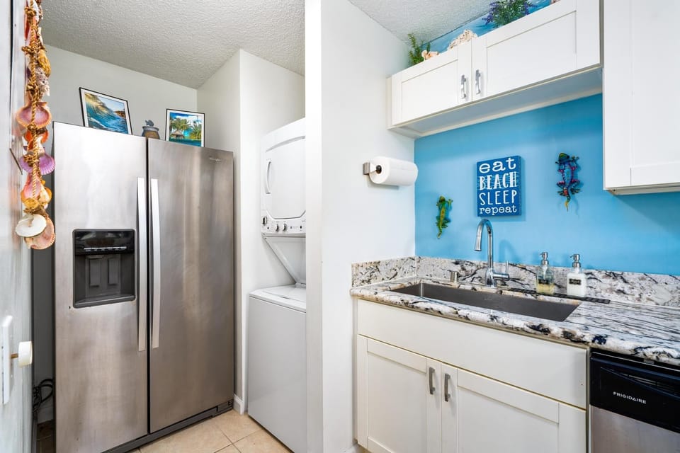 Condo, 1 Bedroom | Private kitchen | Fridge, oven, dishwasher, coffee/tea maker