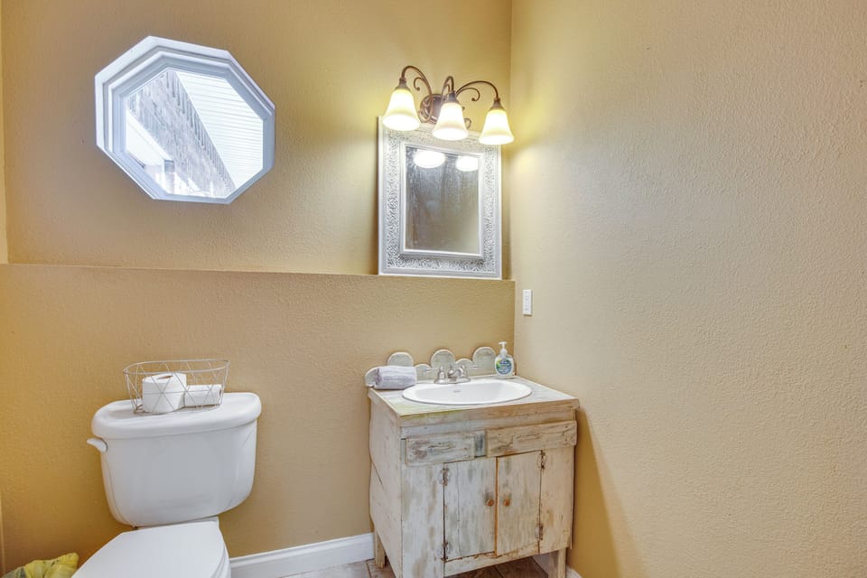 Half Bathroom | Main Level
