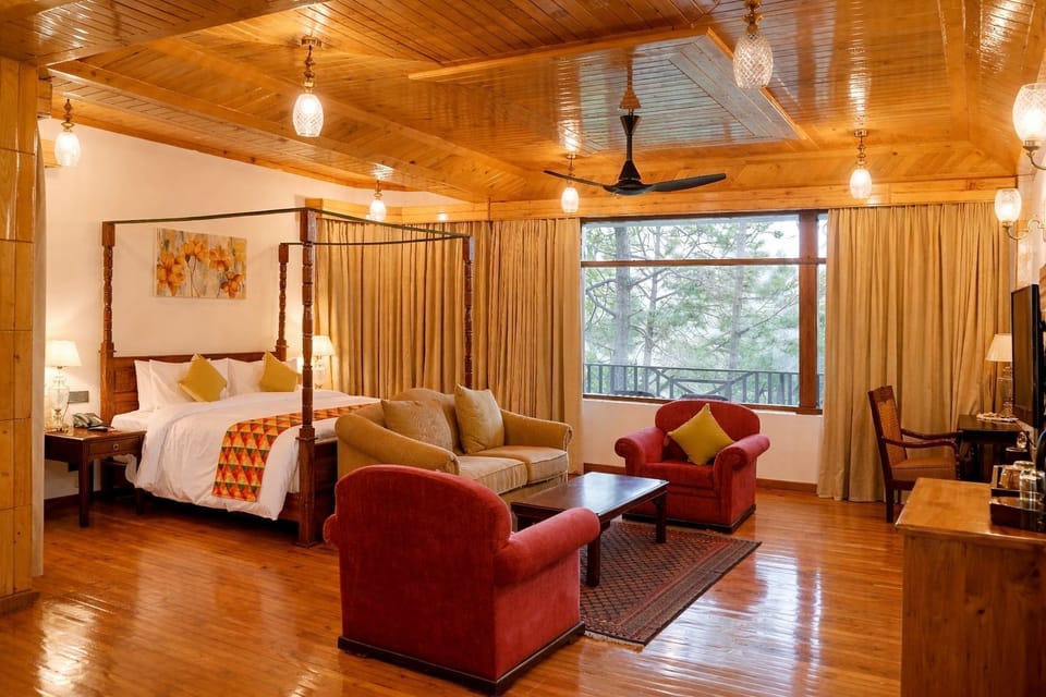 Executive Room | 1 bedroom, premium bedding, minibar, in-room safe