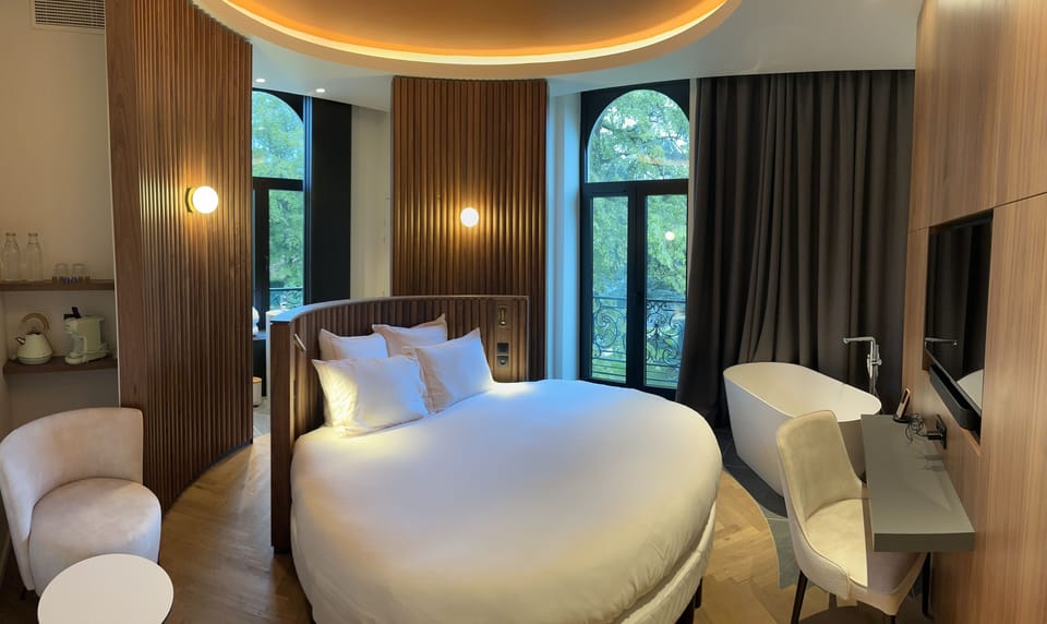 Luxury Suite | Premium bedding, soundproofing, iron/ironing board, free WiFi