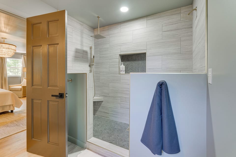 En-Suite Bathroom | Shower | Complimentary Toiletries
