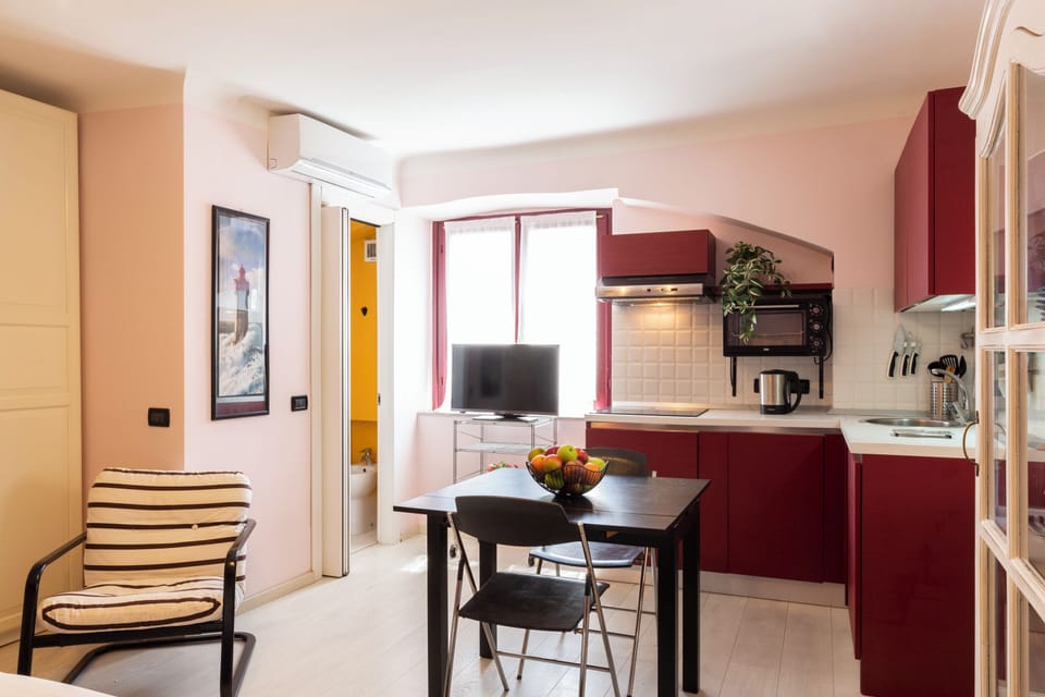 Full-size fridge, stovetop, dishwasher, espresso maker