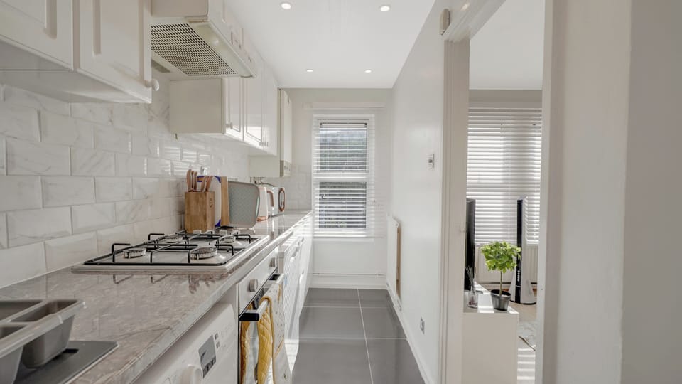 Apartment | Private kitchen | Fridge, microwave, oven, stovetop