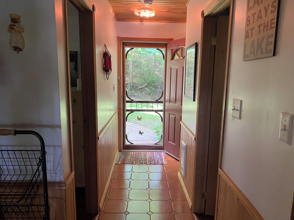 Reverse to the front door looking to the outside.