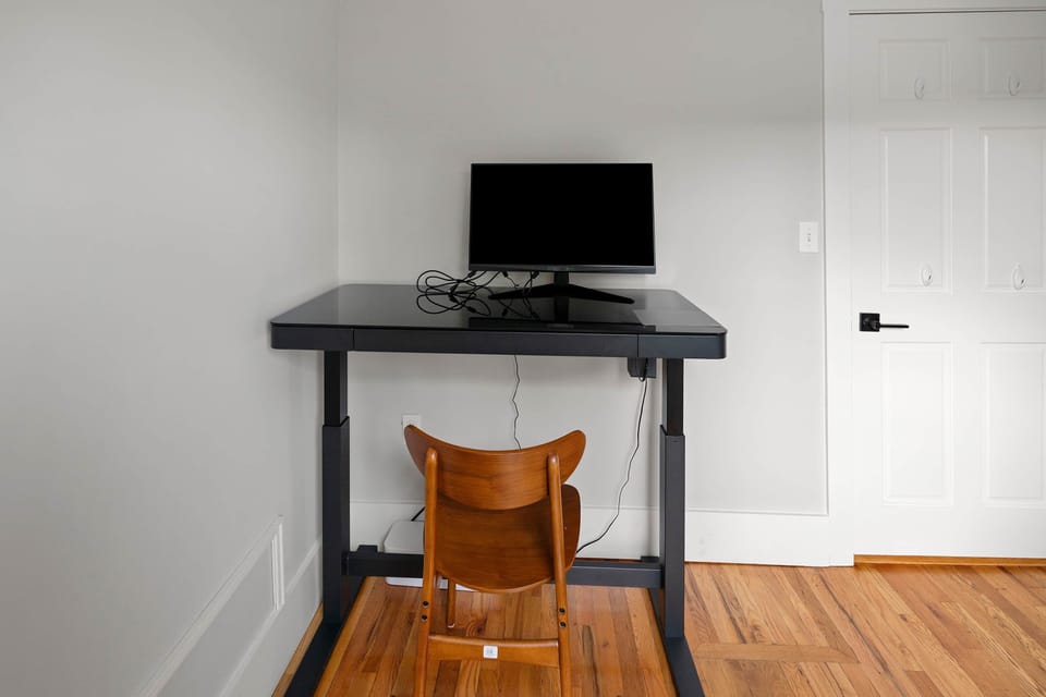 Bedroom 4 (daybed, standing desk) (2)