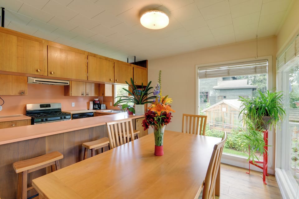 Dining Area | Dishware & Flatware