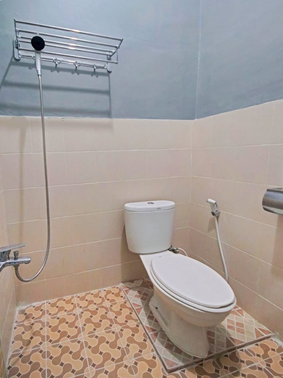 Standard Double Room | Bathroom | Shower, bidet, towels