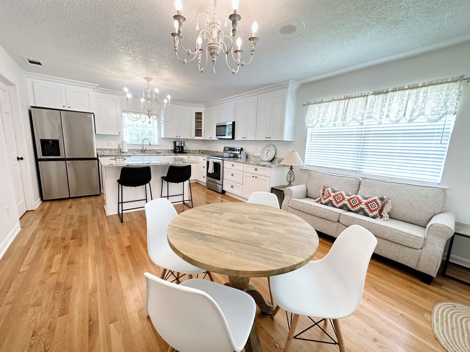 This open kitchen floorplan with it's own  breakfast nook is made for hosting! 