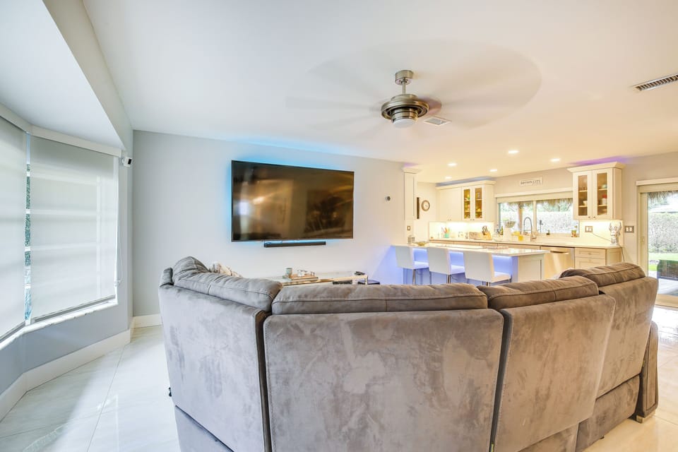 Living Room | 2 Queen Air Mattresses Provided