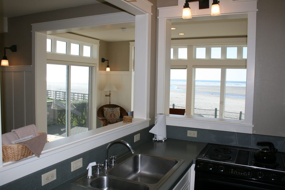 Flagship - Oceanfront 1 Bedroom Suite | Iron/ironing board, free WiFi, bed sheets