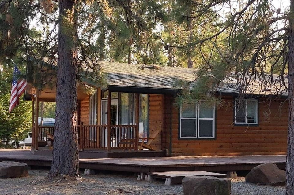 This 3-bed cabin features a master suite with a luxury king, a queen room, and a bunk room with a sofa. Enjoy a full kitchen with a stove, microwave, and Keurig, plus a large dining area perfect for the whole group. Comfort meets convenience!