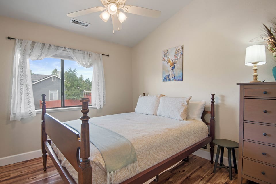 House | 4 bedrooms, iron/ironing board, free WiFi