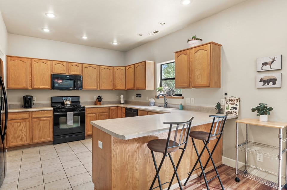House | Private kitchen | Full-size fridge, microwave, oven, stovetop
