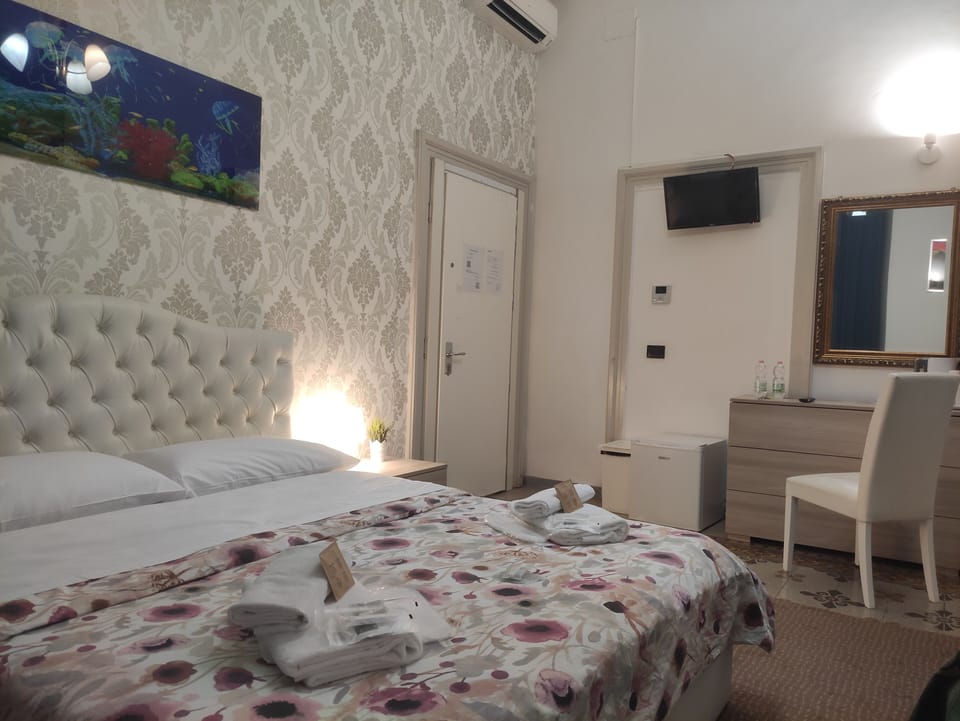 Deluxe Double Room | Desk, soundproofing, free WiFi, bed sheets