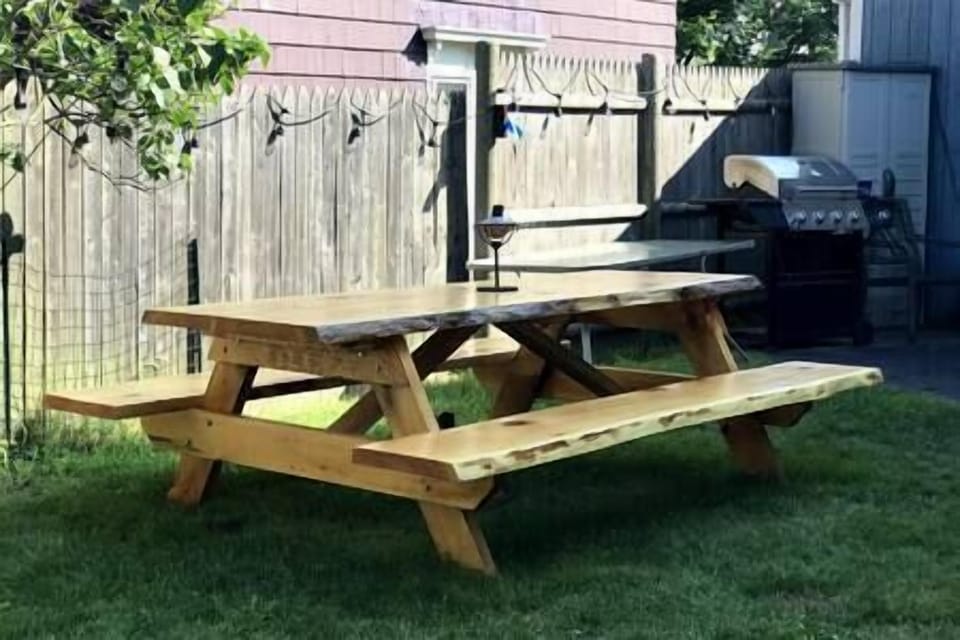 Picnic table