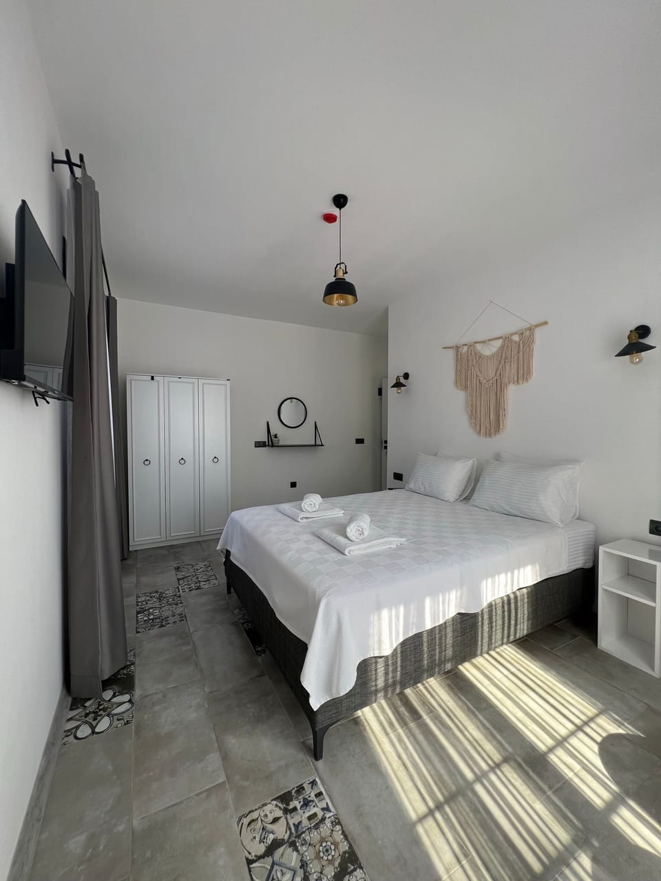 Deluxe Room | In-room safe, blackout drapes, soundproofing, iron/ironing board