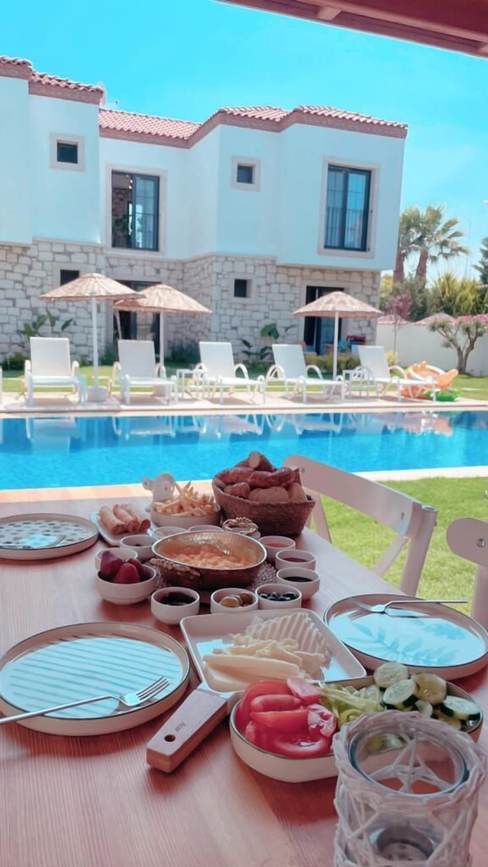 Free daily local cuisine breakfast