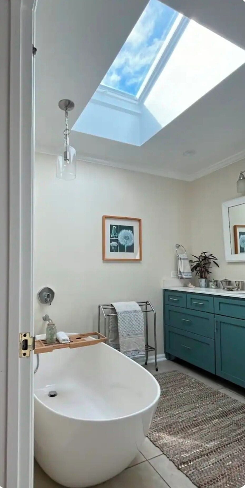 bathtub, indoor, bathroom